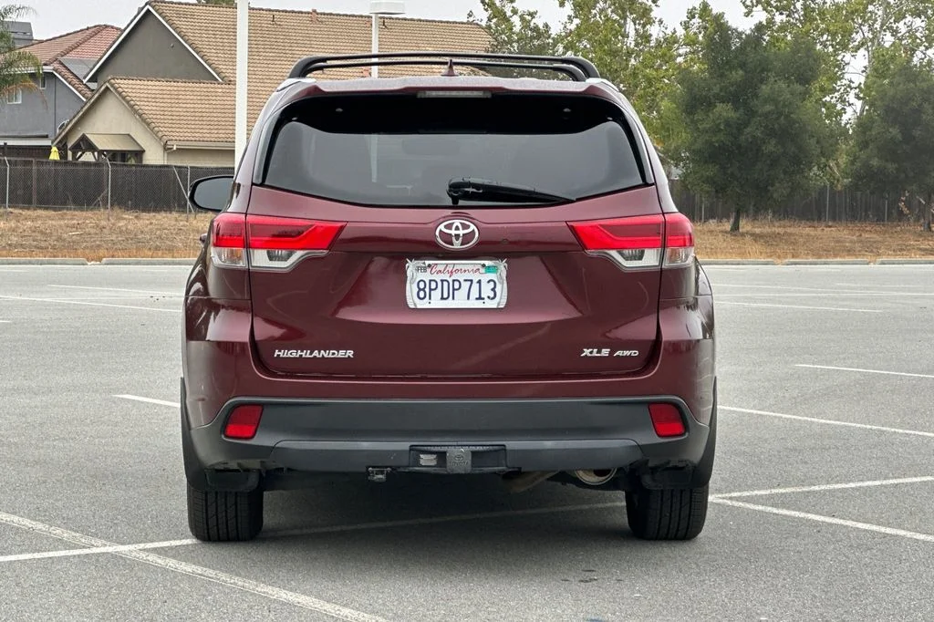 Used 2019 Ooh La La Rouge Mica Toyota XLE image 5