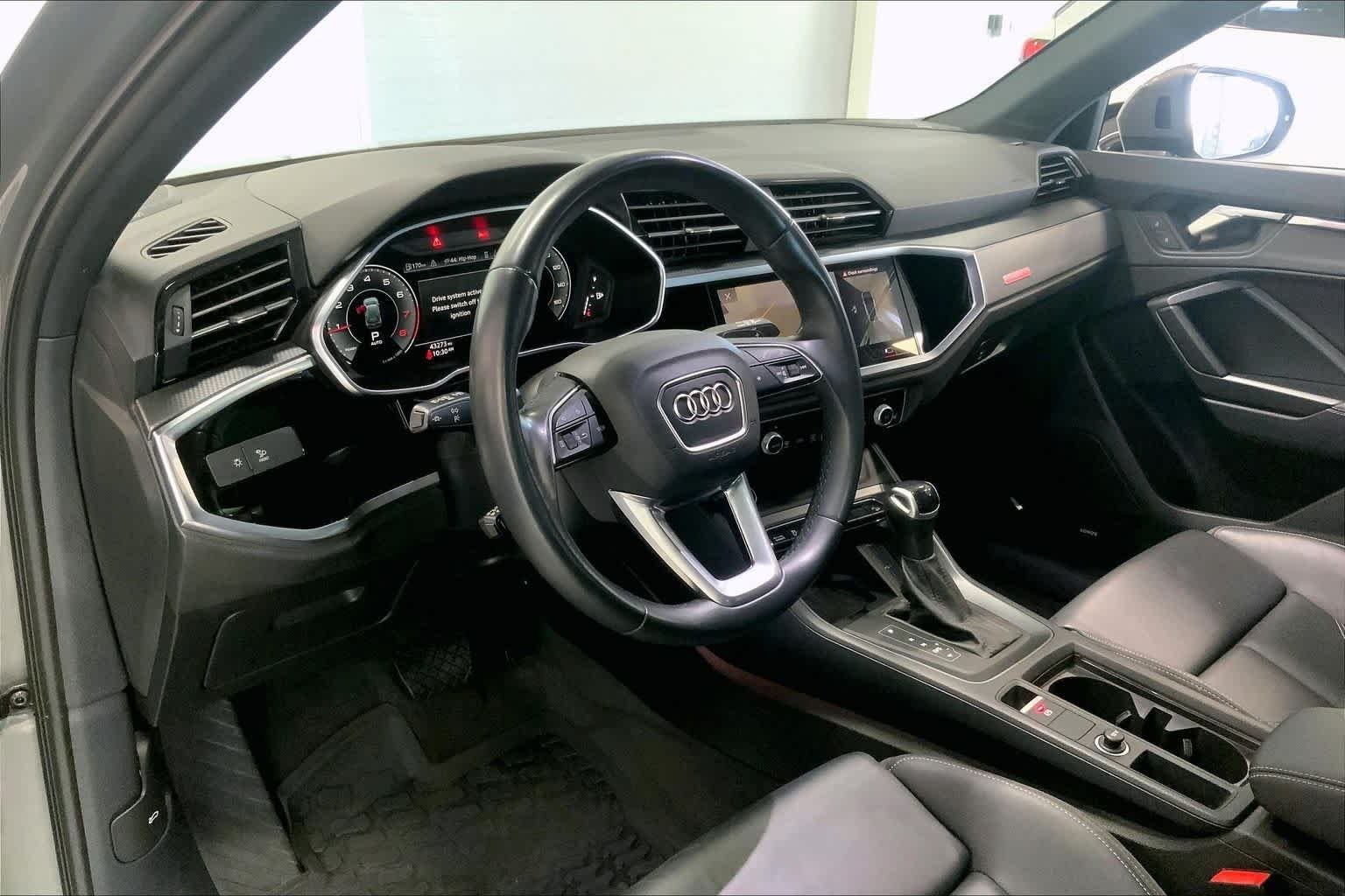 2023 Audi Q3 S line Premium Plus photo 2