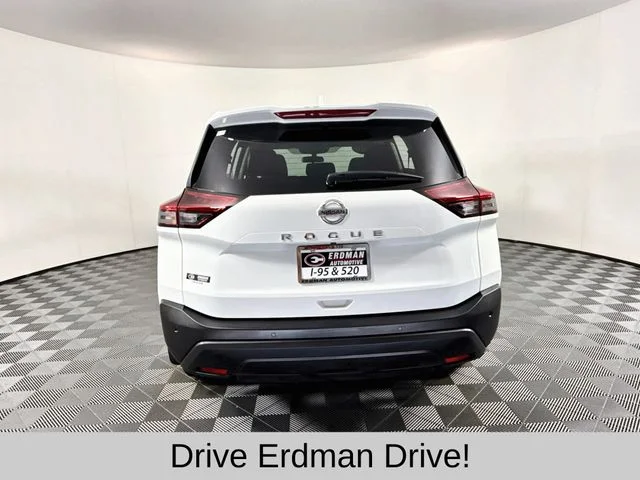 Used 2021 White Nissan S image 21