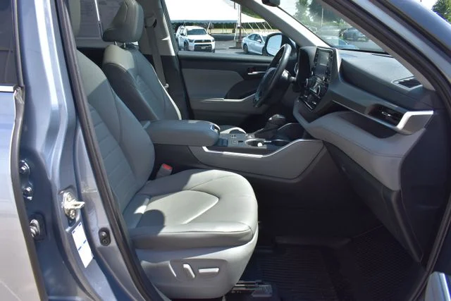 Used 2020 Blue Toyota XLE image 22