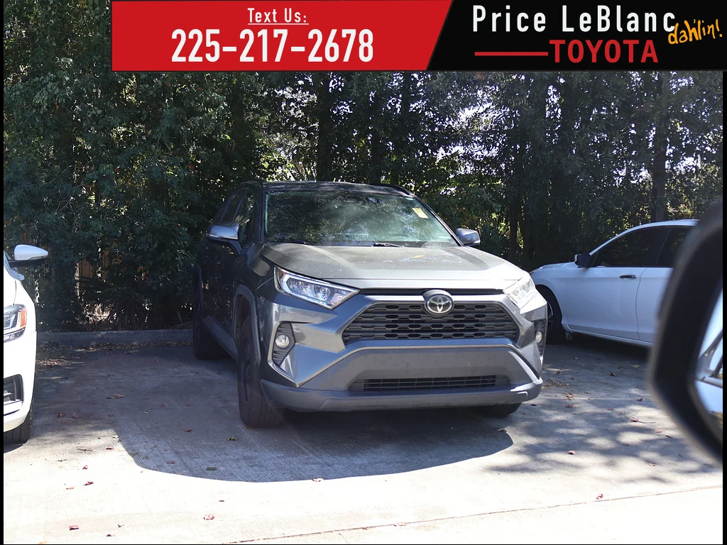 Used 2020 GRAY Toyota XLE image 1