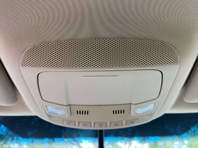 Used 2015 White Platinum Clearcoat Metallic Ford SEL image 37