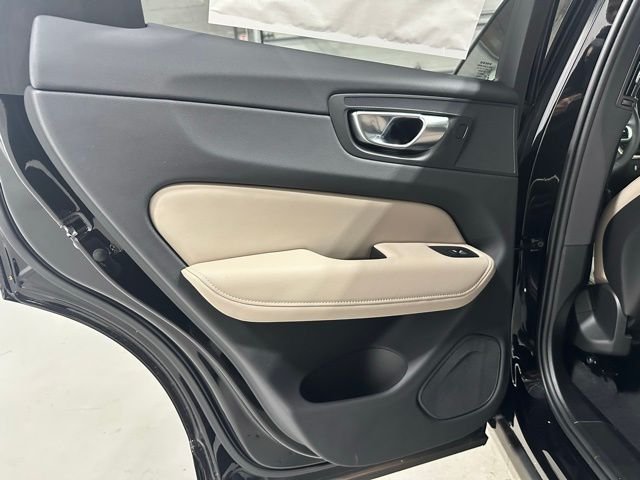 2026 Volvo XC60 Plus - Photo 12