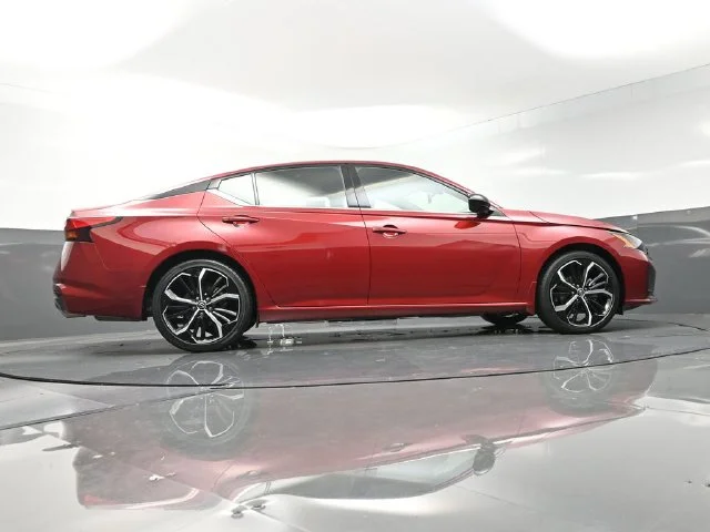 Used 2023 Red Nissan 2.5 SR image 37