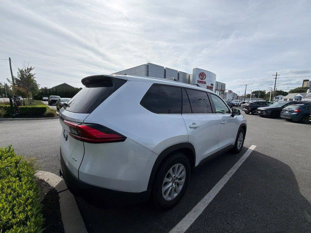 Used 2024 Beige Toyota XLE image 5