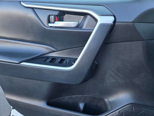 Used 2025 White Toyota XLE image 19