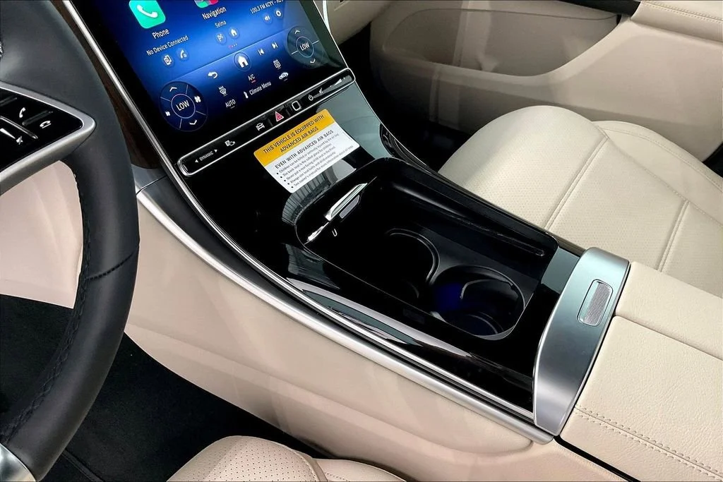 New 2026 Polar White Mercedes-Benz GLC 300 image 19