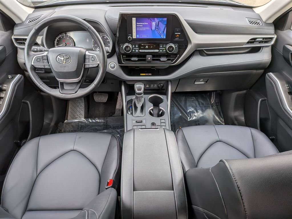 Used 2026  Toyota XLE image 5