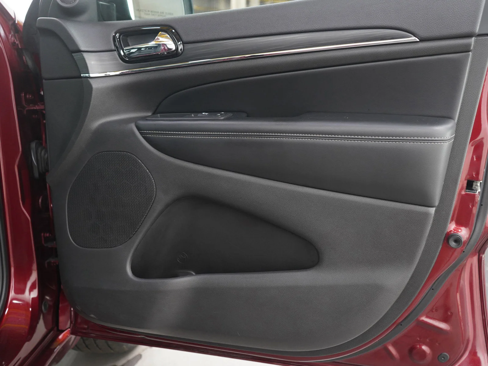 Used 2021 Velvet Red Pearlcoat Jeep Limited image 11