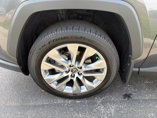 Used 2024 Gray Toyota XLE Premium image 5