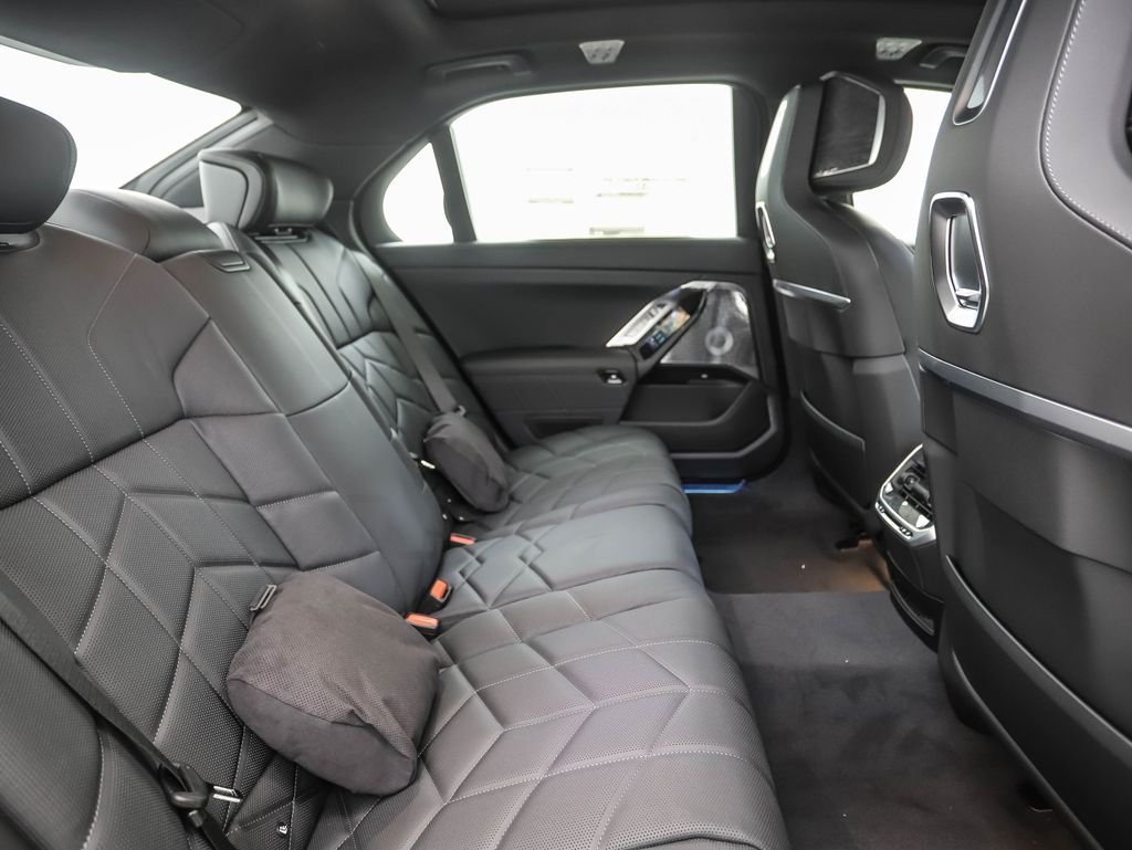 Used 2025 Gray Metallic BMW 760i xDrive image 28
