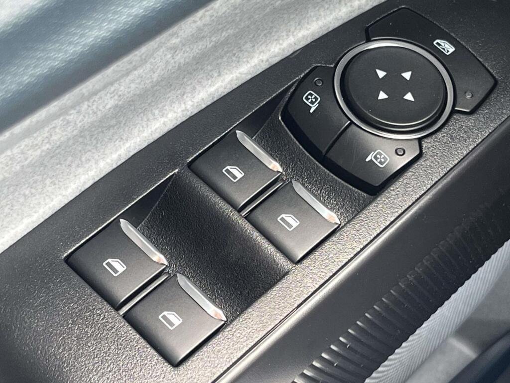 New 2026 Oxford White Ford XLT image 30