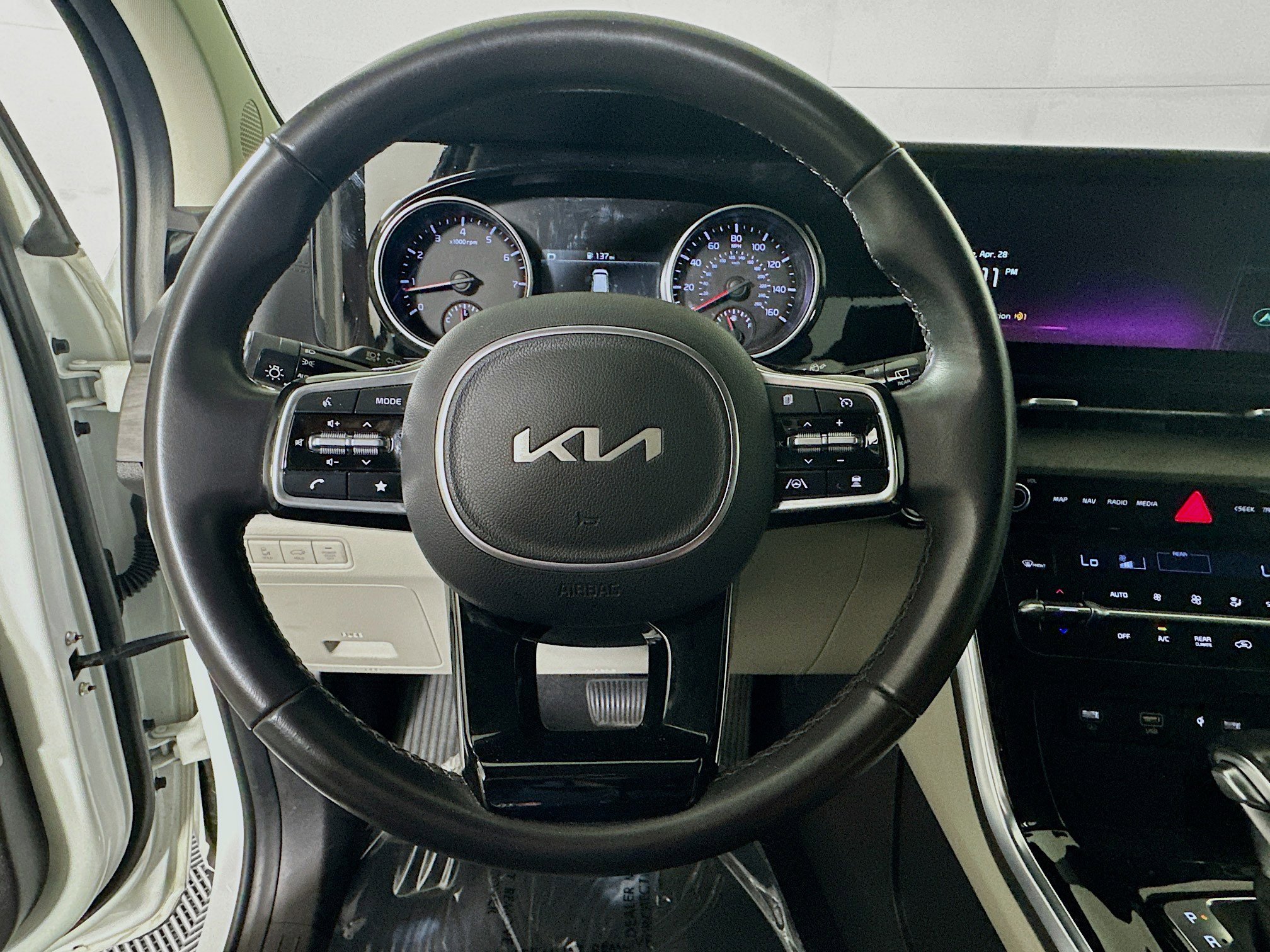 Used 2024 Snow White Pearl Kia EX image 15