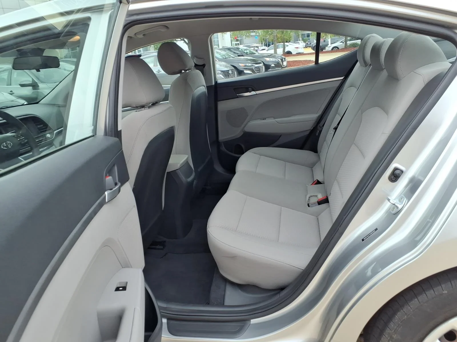 Used 2020 Stellar Silver Hyundai SE image 15