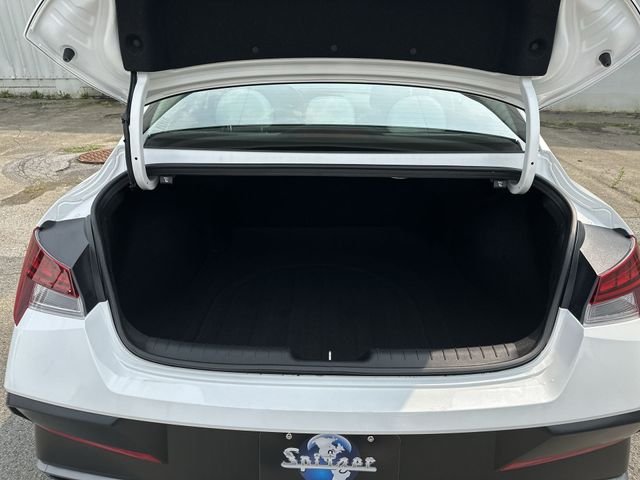 Used 2025 White Hyundai Limited image 23