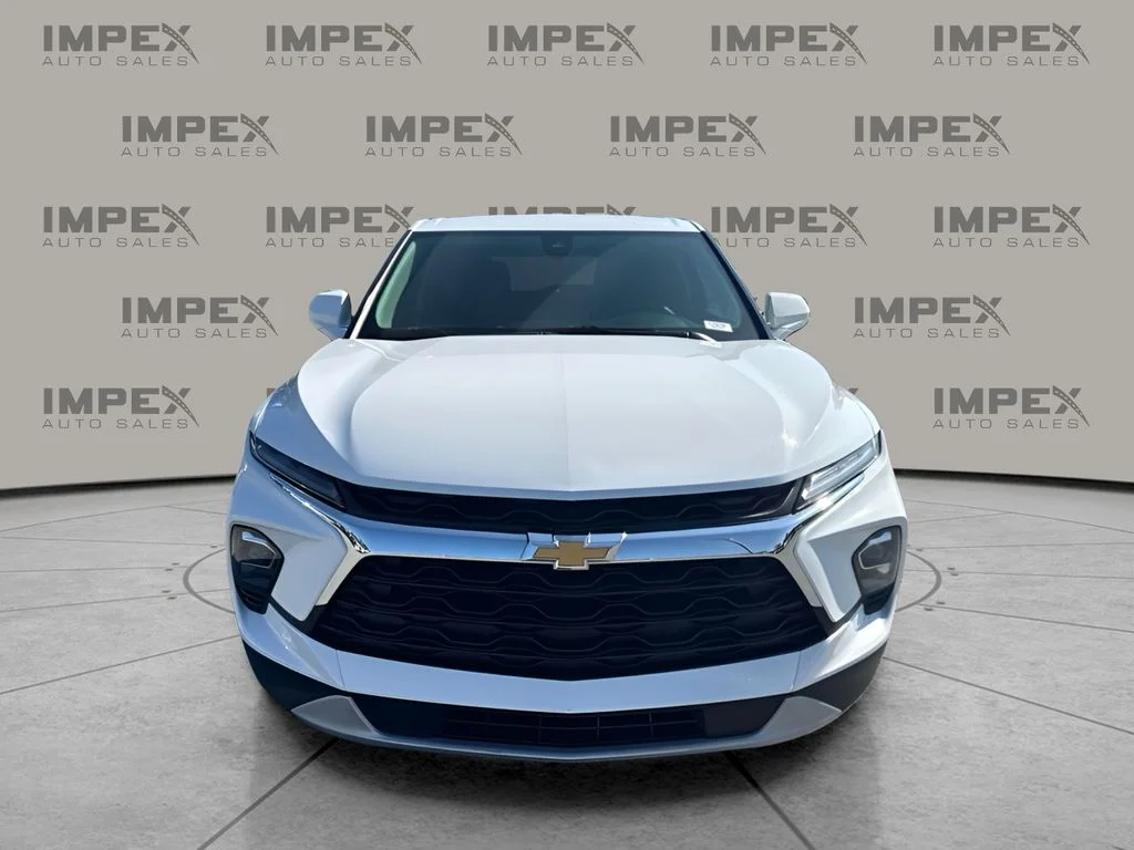 Used 2025 White Chevrolet LT image 8