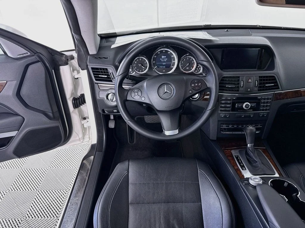 Used 2010  Mercedes-Benz E 350 image 23