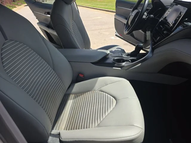 Used 2023 White Toyota SE image 11