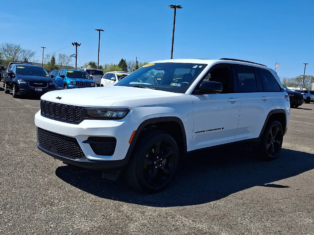 Used 2023 Bright White Clearcoat Jeep Altitude image 6