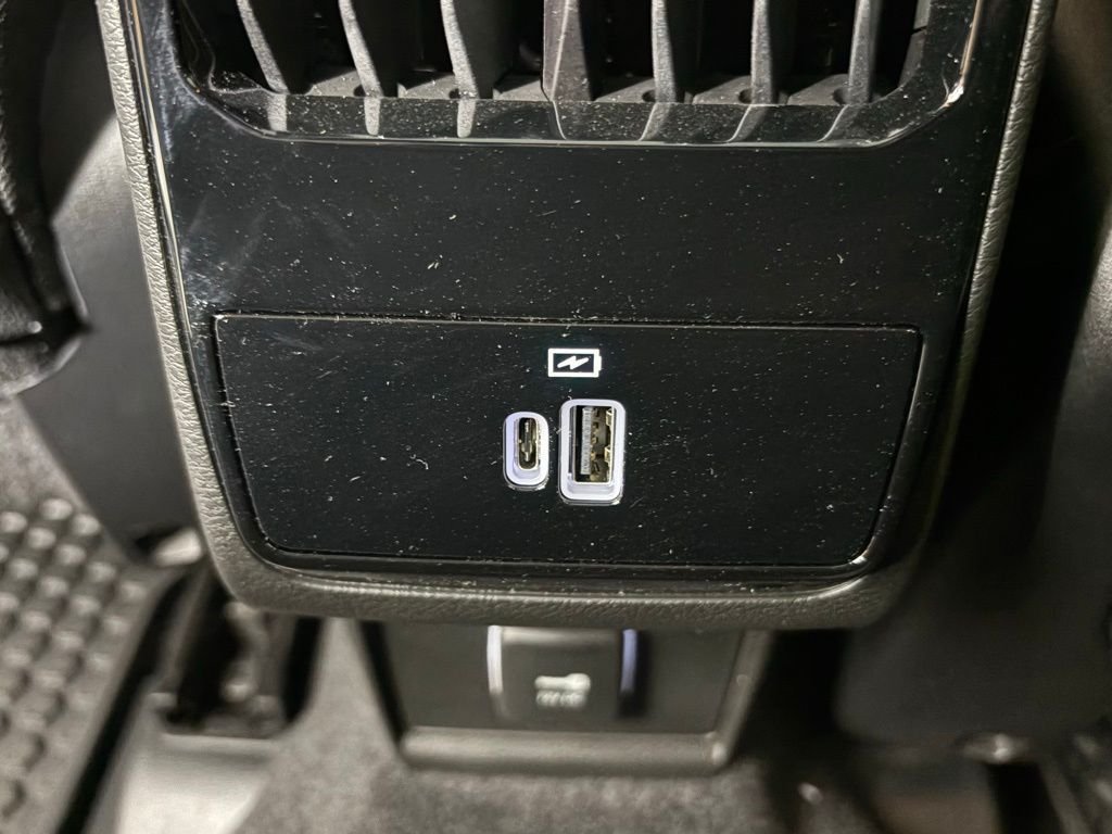 New 2026 Hydro Blue Pearl-Coat Exterior Paint Jeep Latitude image 36