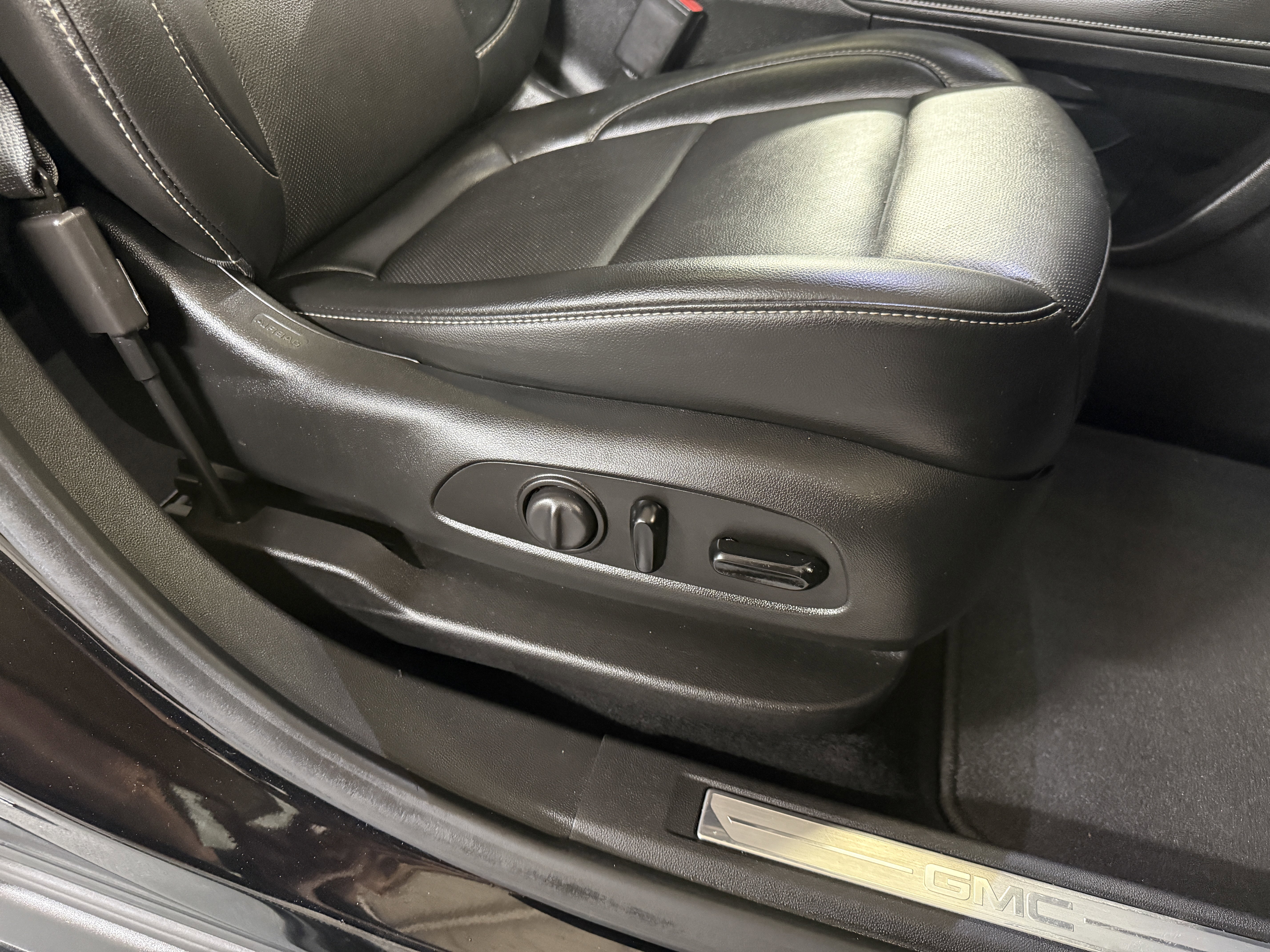 Used 2021 Ebony Twilight Metallic GMC SLT image 24