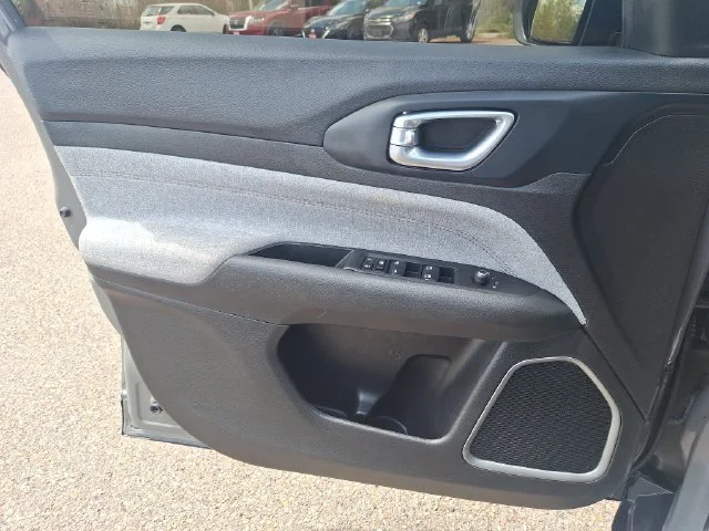 Used 2023 Gray Jeep Latitude Lux image 10
