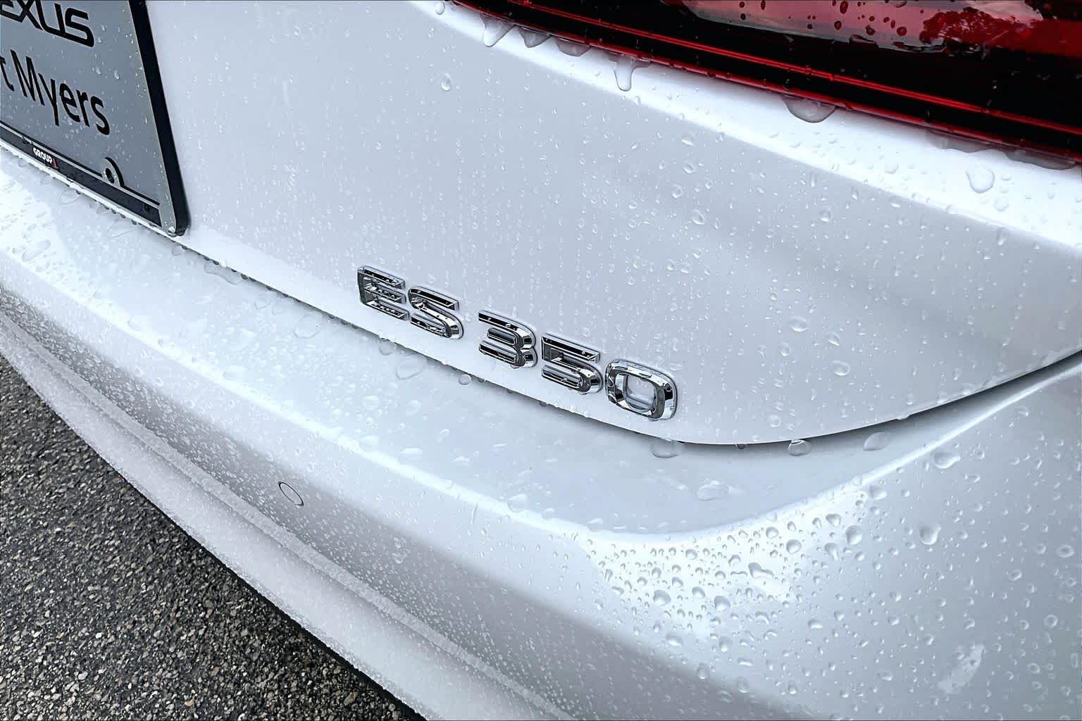 Used 2025 Eminent White Pearl Lexus  image 10