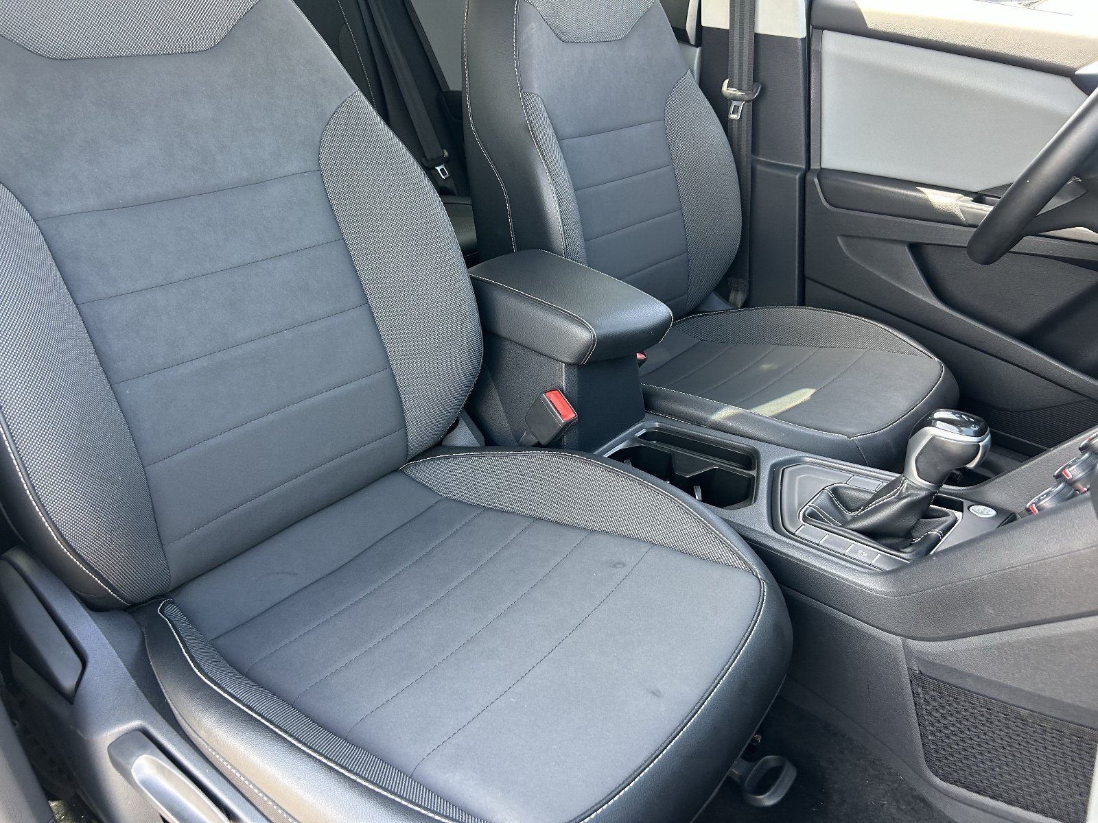 Used 2022 Gray Volkswagen 1.5T SE image 4