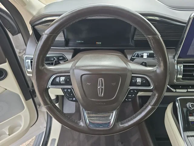 Used 2019 White Platinum Clearcoat Metallic Lincoln Black Label image 25
