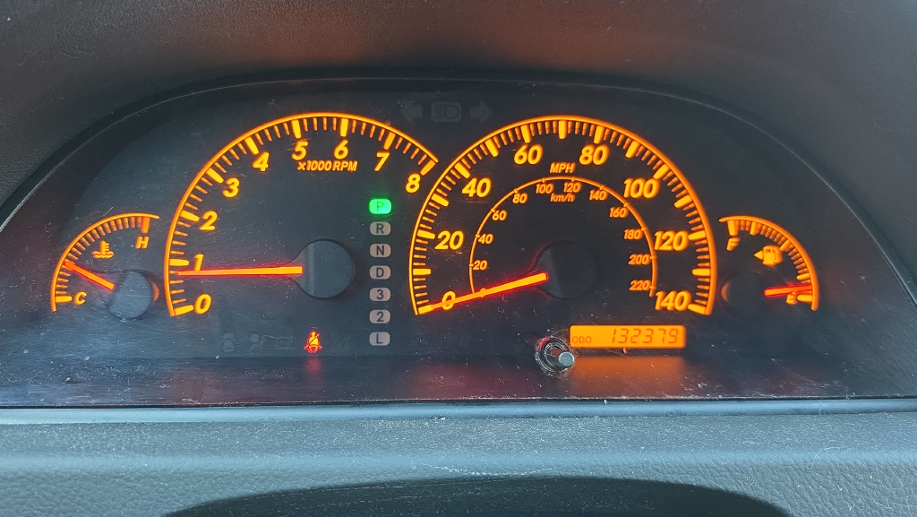 Used 2005 White Toyota SE image 27
