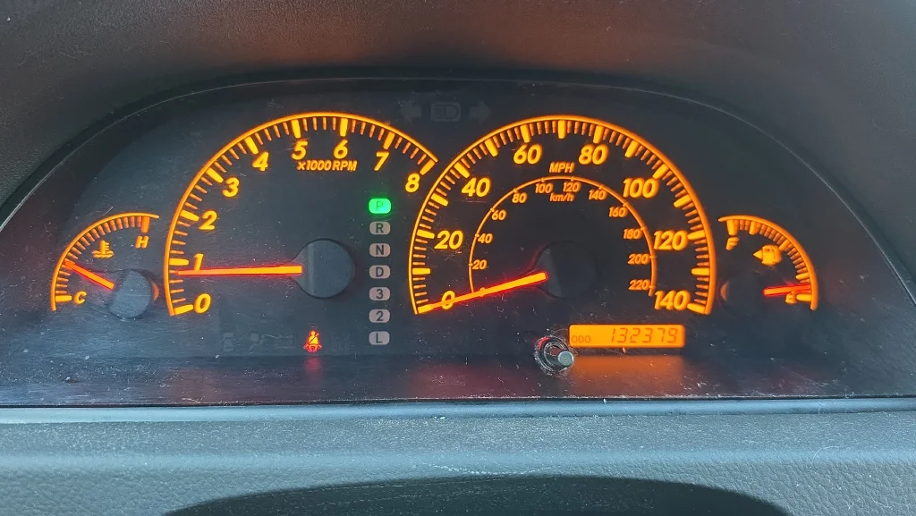 Used 2005 White Toyota SE image 27