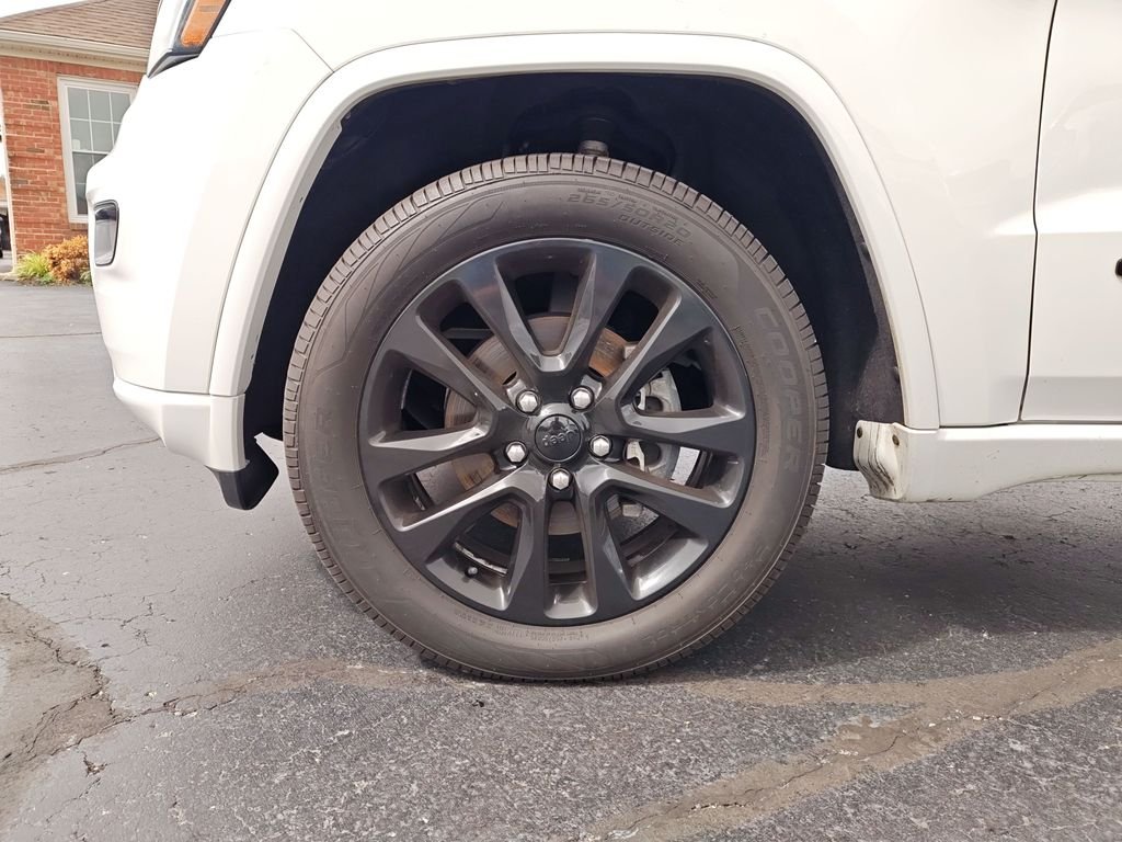 Used 2019 White Jeep Altitude image 10
