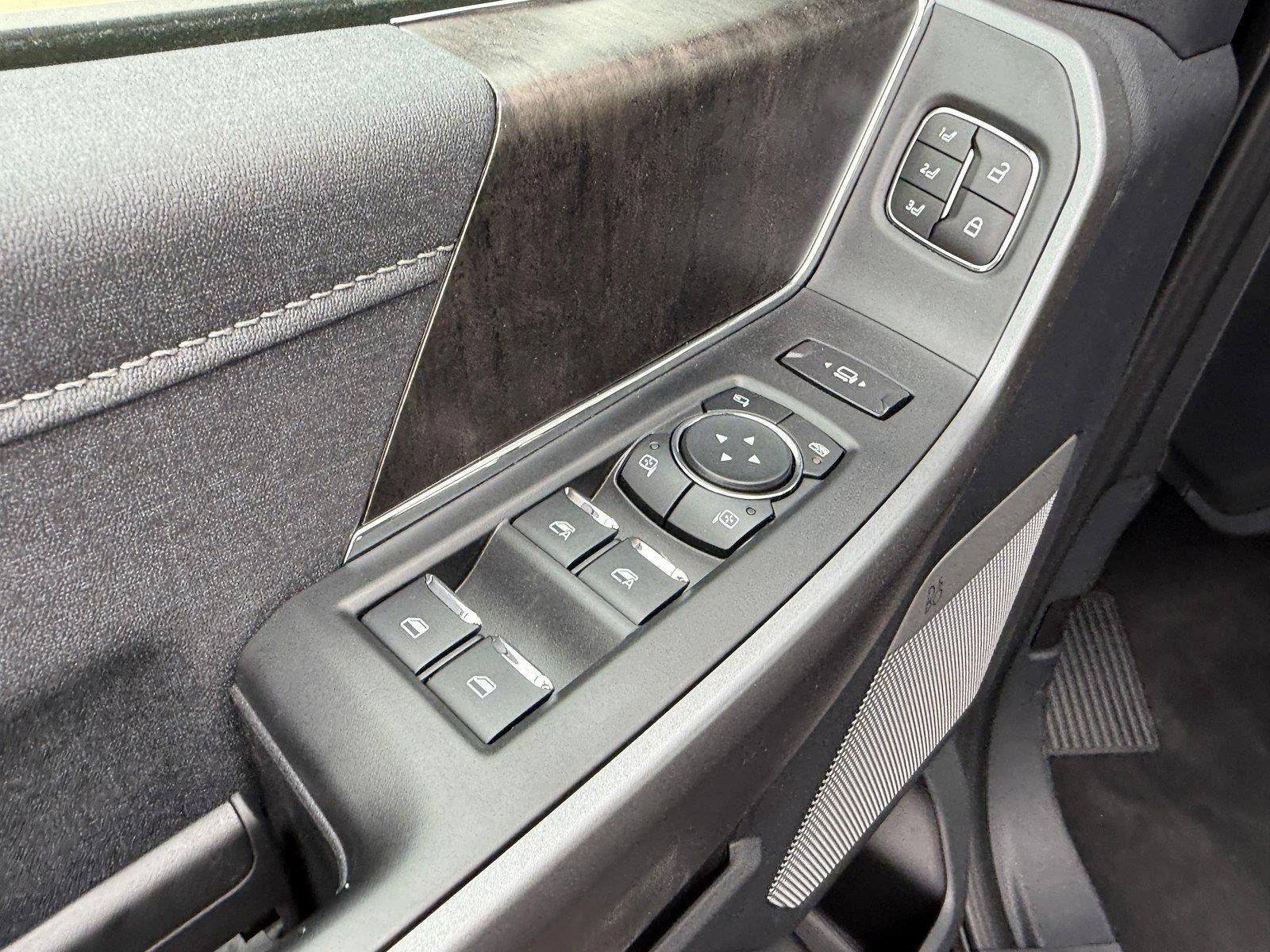 New 2026 Agate Black Metallic Ford F-350® Lariat® image 13