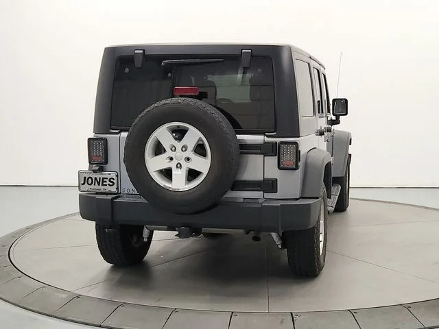 Used 2015 Silver Jeep Unlimited Sport image 7