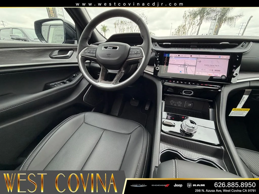 New 2026 Diamond Black Crystal Pearl-Coat Exterior Paint Jeep Limited Reserve image 34