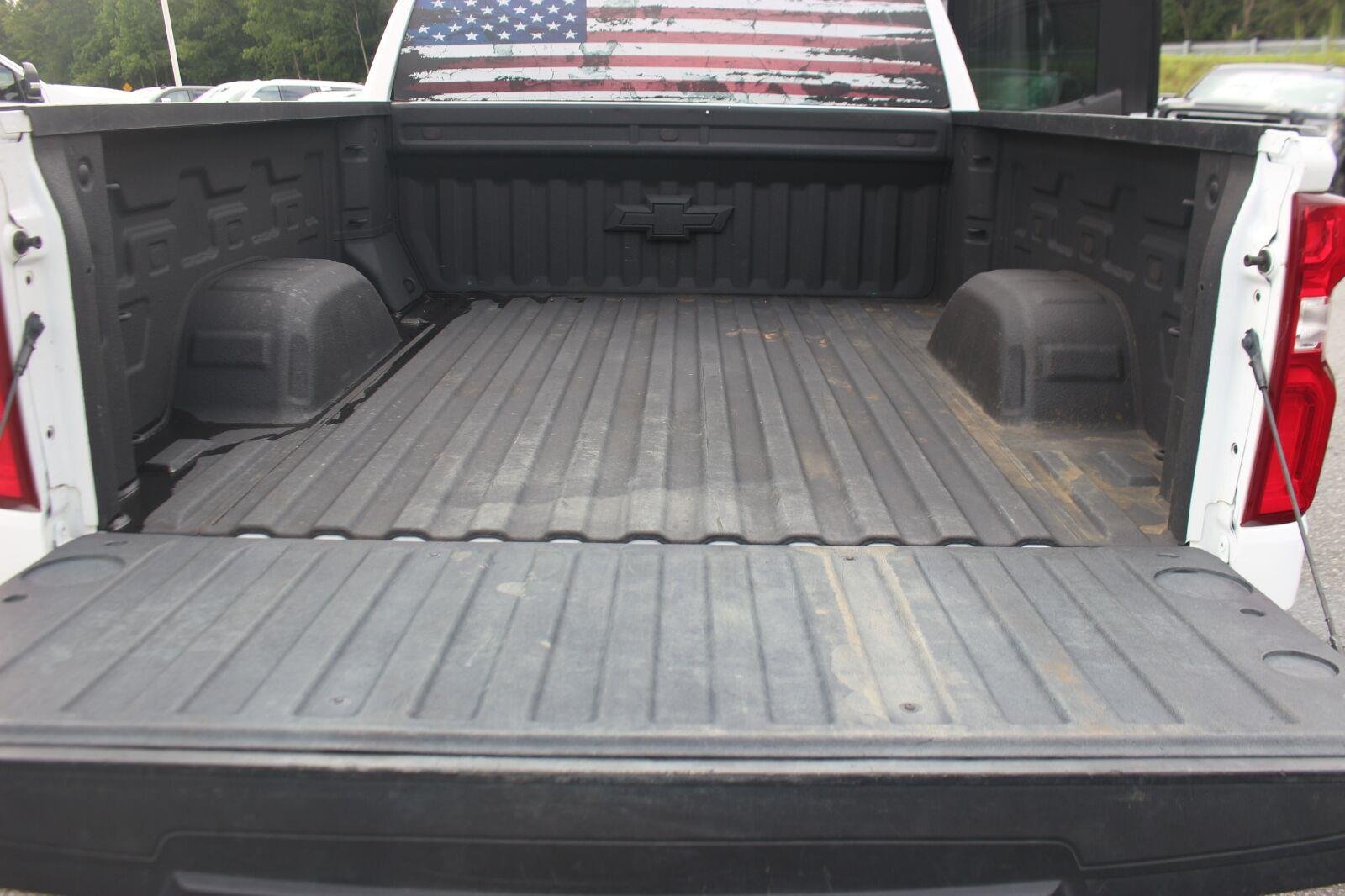 Used 2022 Summit White Chevrolet Custom image 12