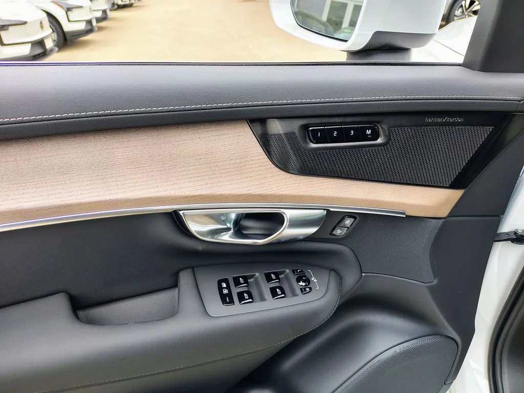 New 2026 Crystal White Volvo Plus image 11