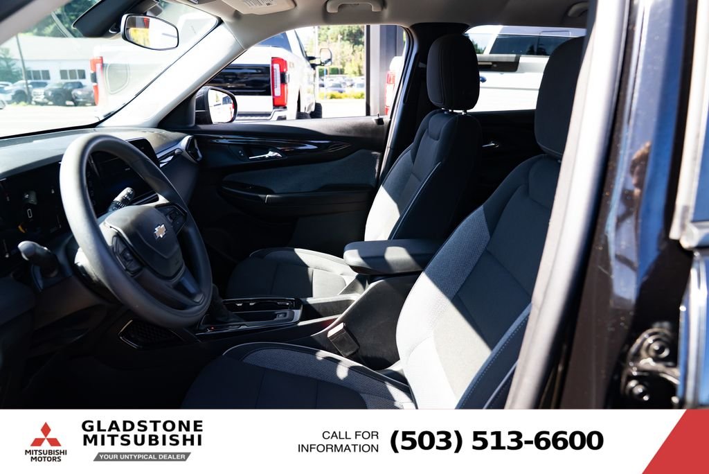 Used 2025 Black Metallic Chevrolet LT image 19