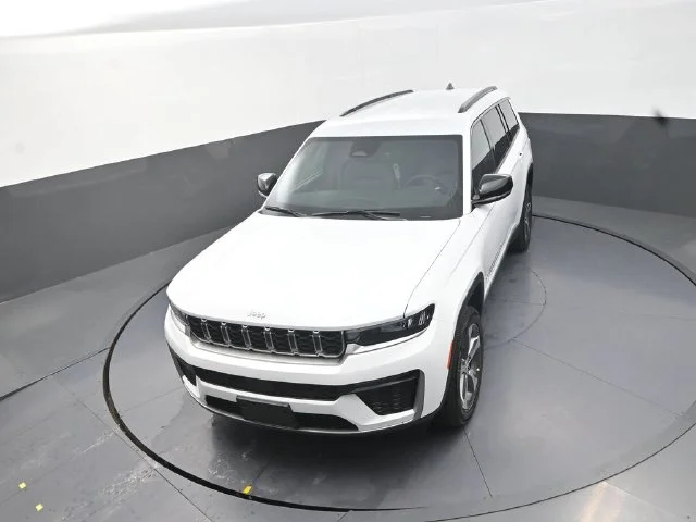 New 2026 Bright White Clear-Coat Exterior Paint Jeep Limited image 12