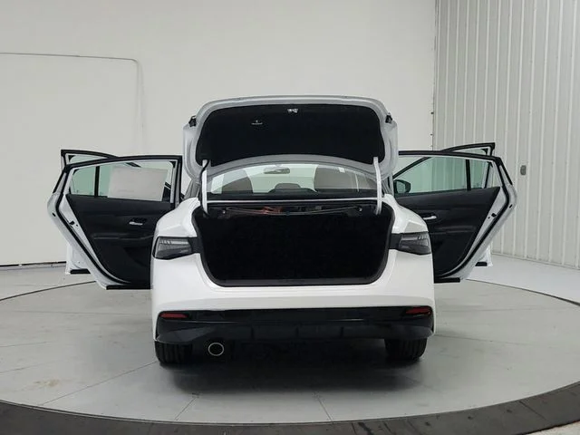 New 2026 White Nissan SR image 14