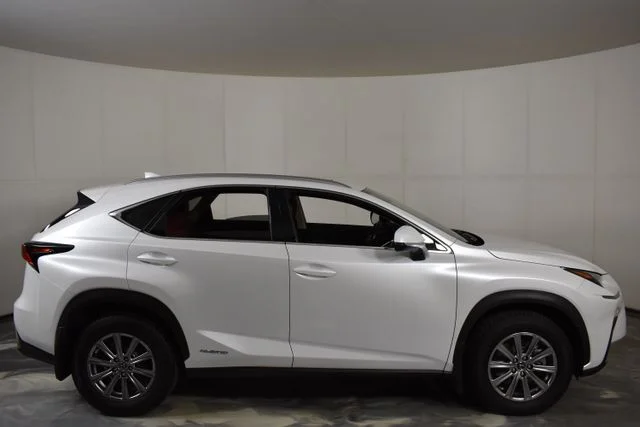 Used 2021 White Lexus 300h image 11