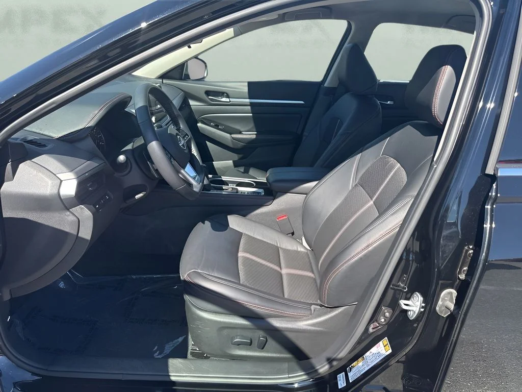 Used 2024 Black Nissan 2.5 SR image 9