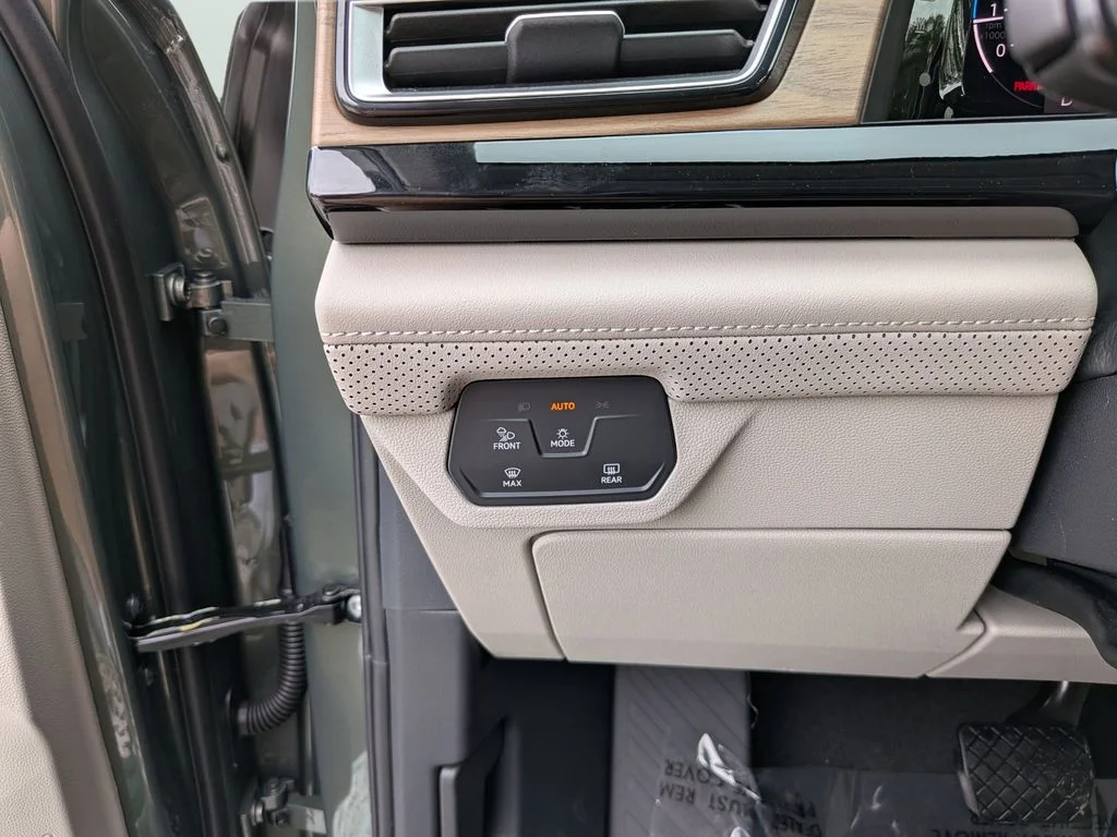 New 2026 Green Volkswagen 2.0T SE w/Technology image 23