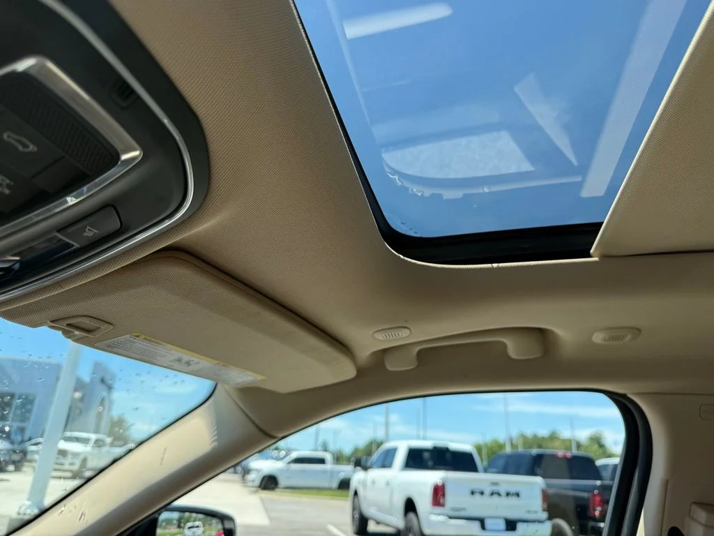Used 2022 White Jeep Limited image 18