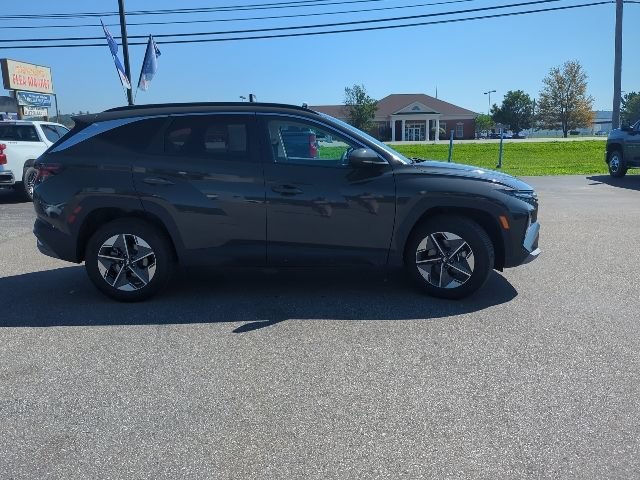 Used 2025  Hyundai SEL image 10