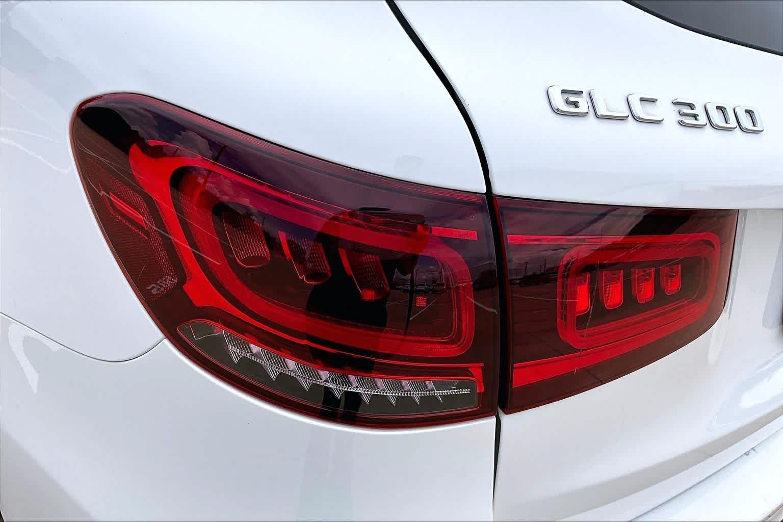 Used 2020 Polar White Mercedes-Benz GLC 300 image 28