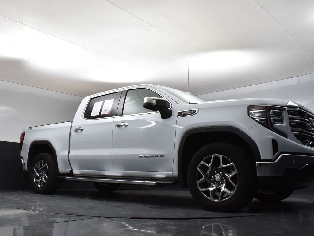 Used 2026 White GMC SLT image 32