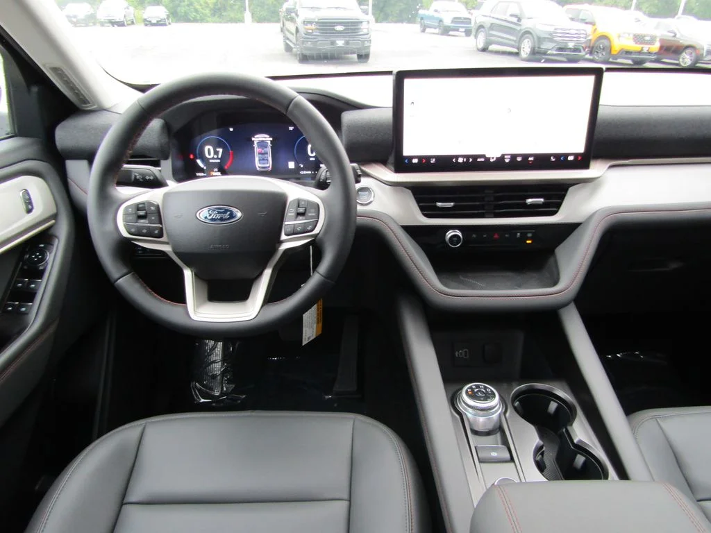 New 2026 Star White Metallic Tri-Coat Ford Active image 4