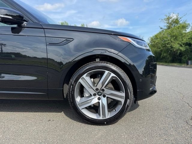 New 2026 Santorini Black Land Rover Dynamic SE image 9