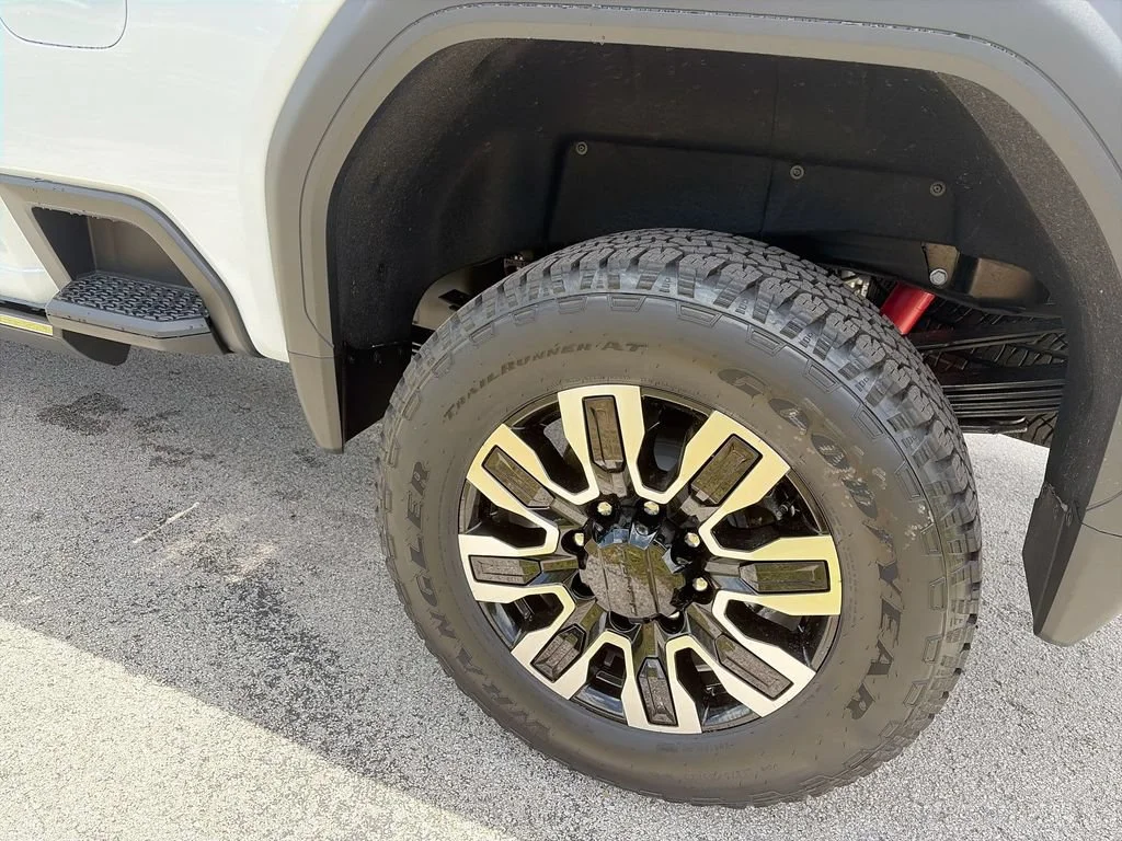 New 2026 Glacier White Tricoat GMC Denali Ultimate image 40
